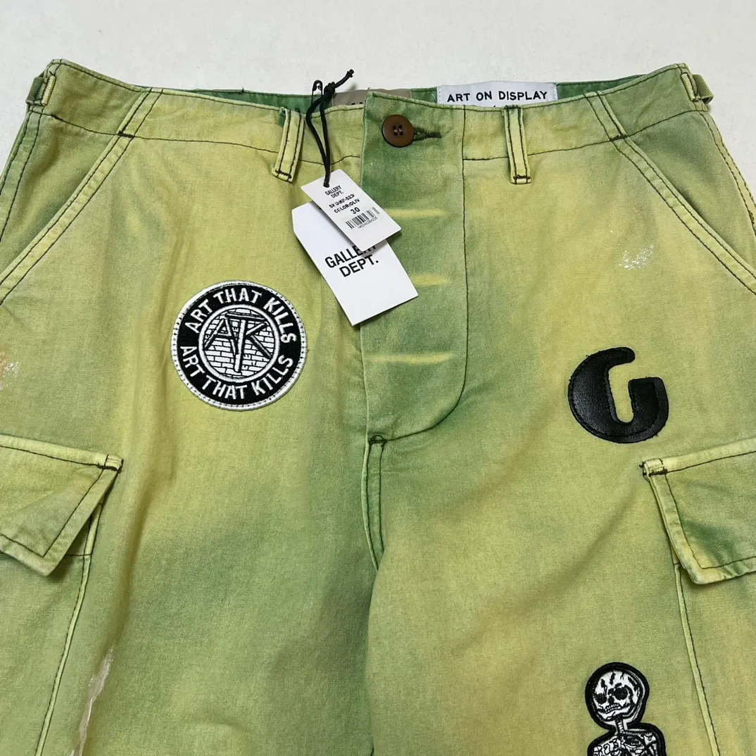 GALLERY DEPT. KENZIE FATIGUE CARGO SHORTS Patch embroidered shorts, distressed ink-splashed overalls, olive green size 30/32/34/36, heavy wash garment dyeing, jetted horse fade, washed and distressed products, each piece is slightly different, each piece is a work of art, Shimada machine embroidery, hand-splashed ink graffiti